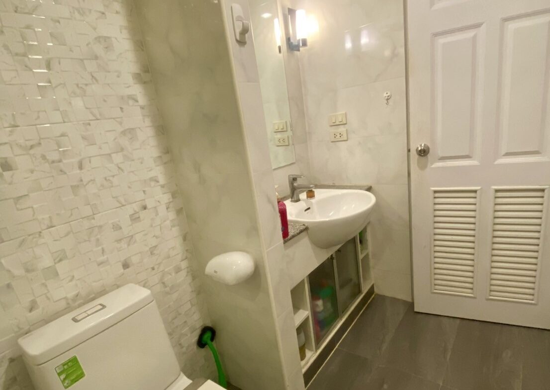 Baan Siri Yen Akat historical sold condo
