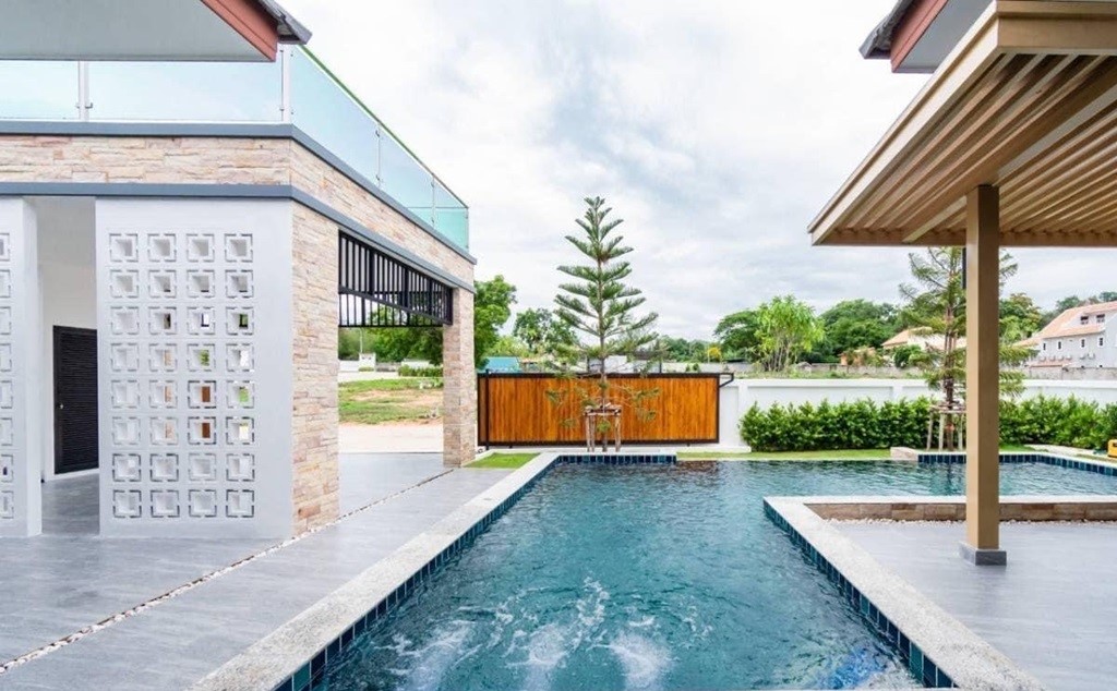 Sia Development pool villa