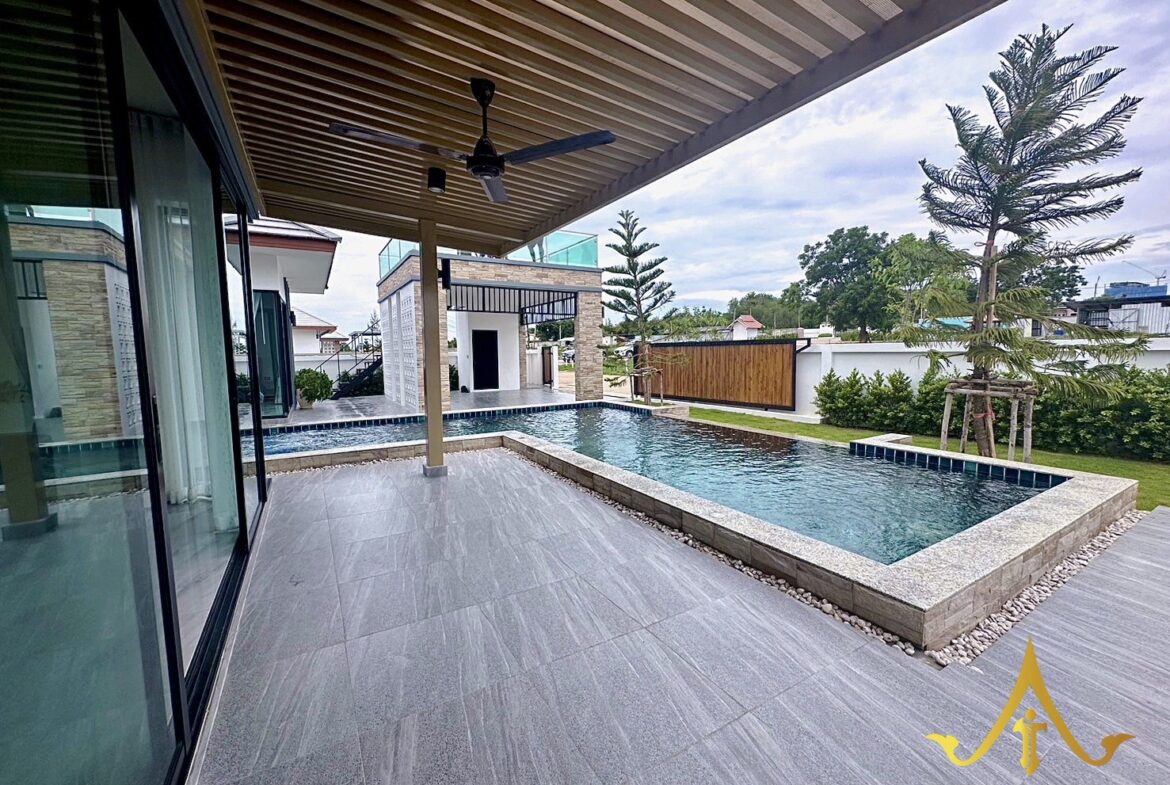 Sia Development modern pool villa