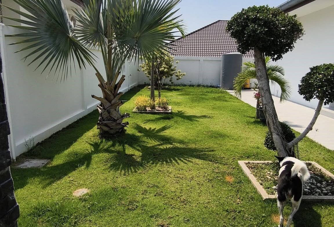 The Peaceful Village pool villa in Pranburi – Photo 11