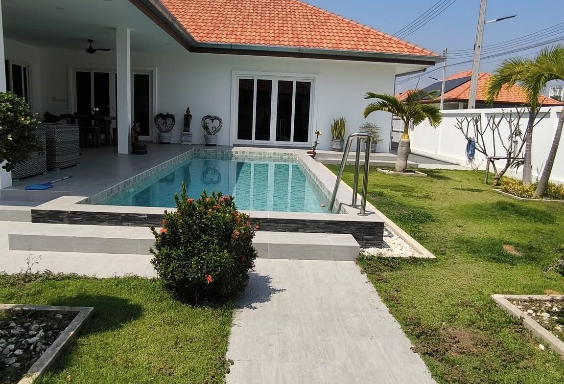 The Peaceful Village pool villa in Pranburi – Photo 13