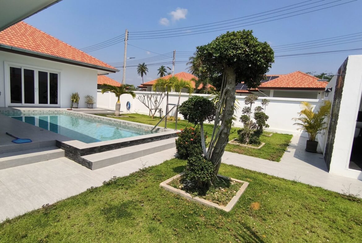 The Peaceful Village pool villa in Pranburi – Photo 20