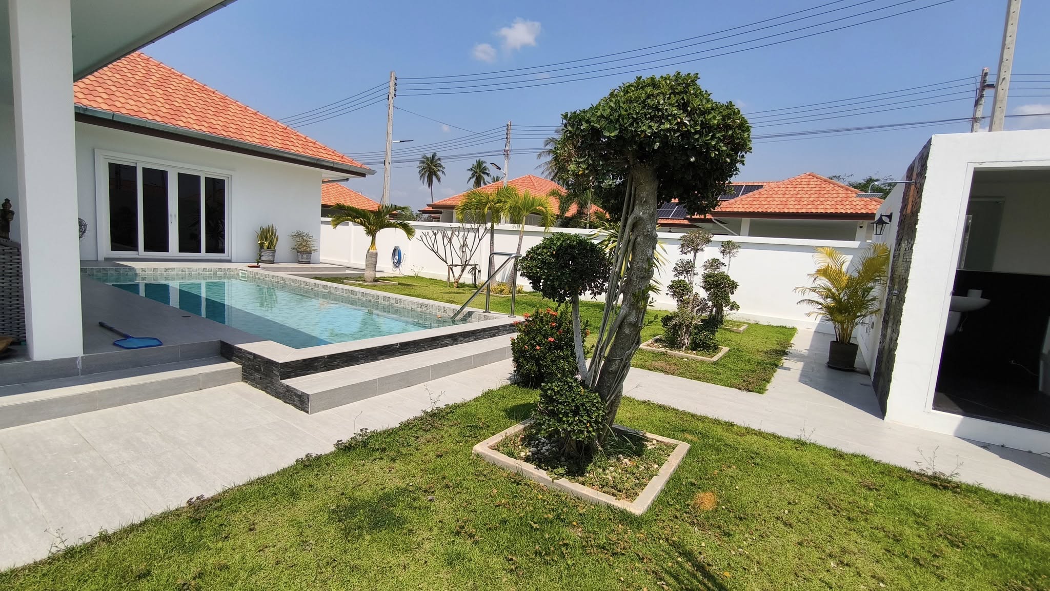 The Peaceful Village pool villa in Pranburi – Photo 20