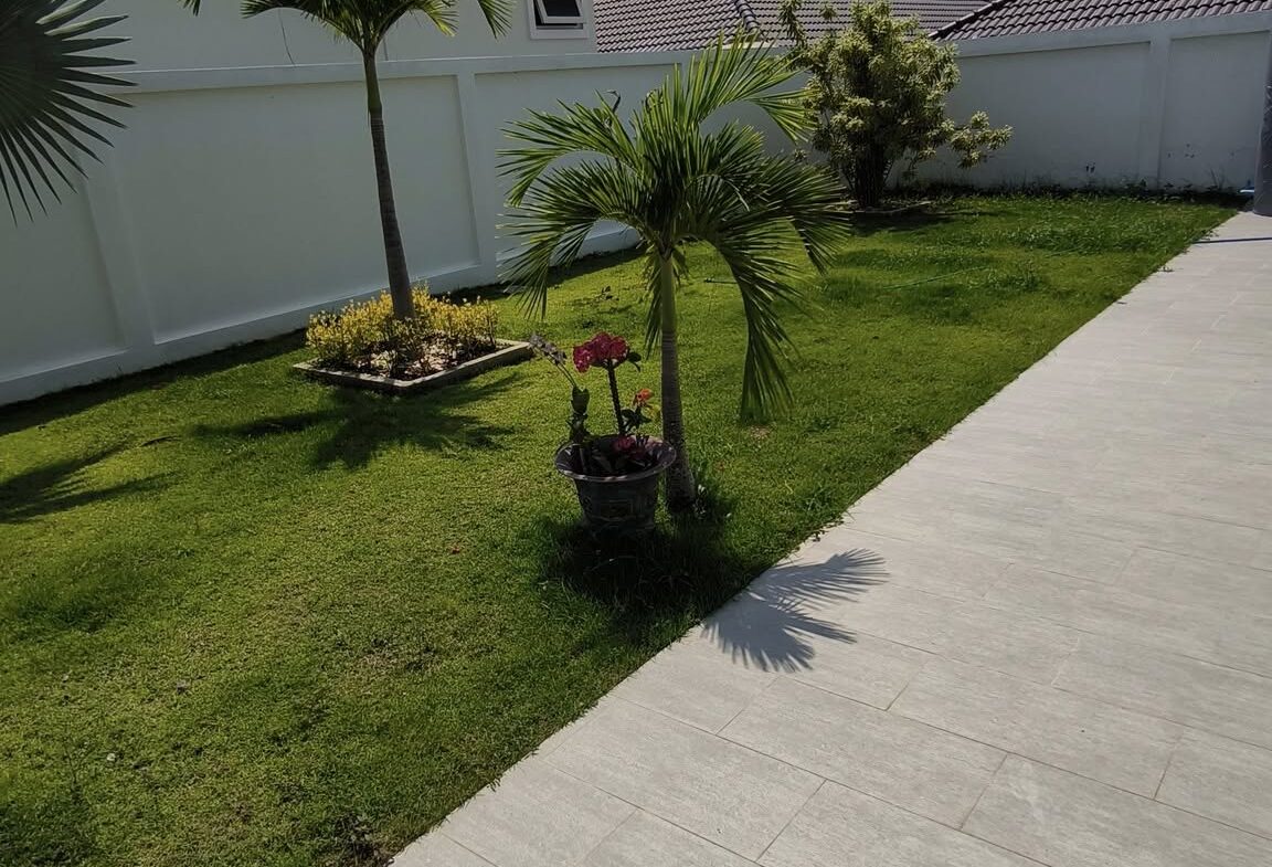 The Peaceful Village pool villa in Pranburi – Photo 21