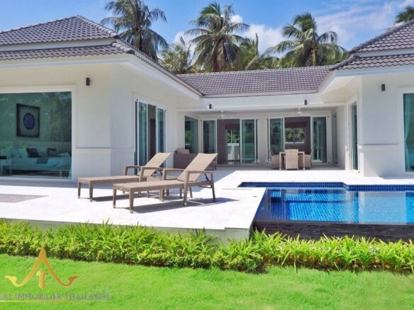 White Beach Villas private pool villa in Sam Roi Yot