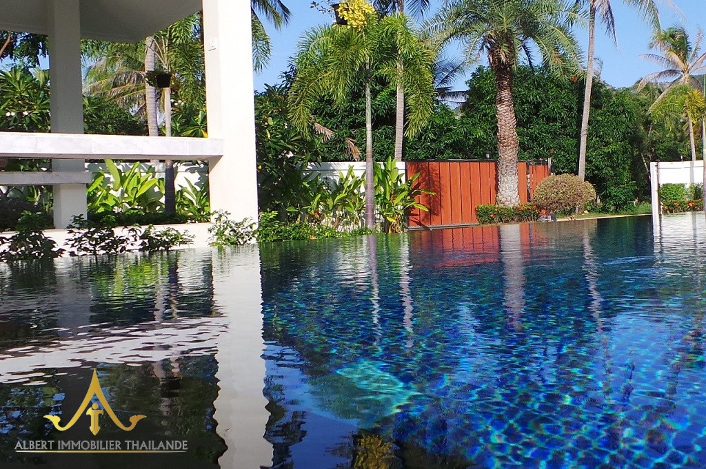 White Beach Villas villa