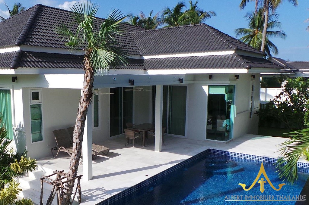 White Beach Villas pool property