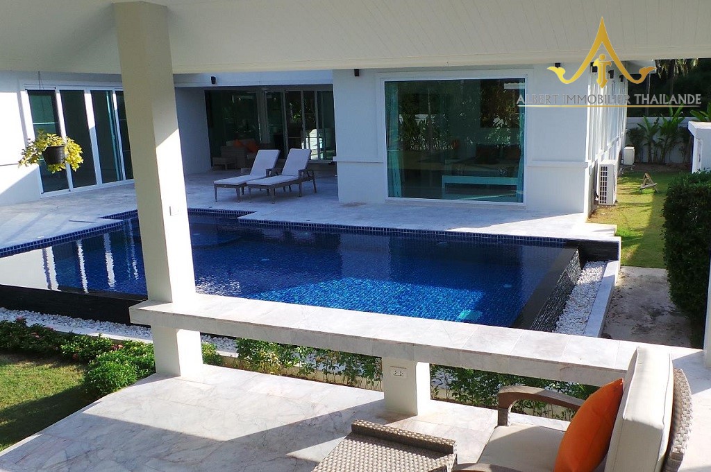 White Beach Villas private swimming pool